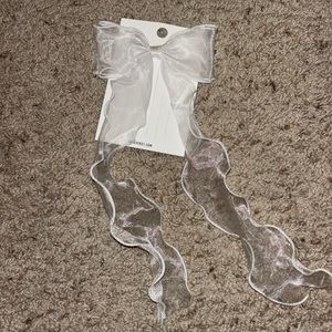White hair bow